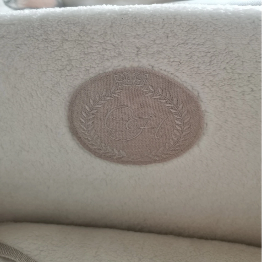 Chloe's Home Car Bed Tallinn for Dogs and Cats (Ecru)