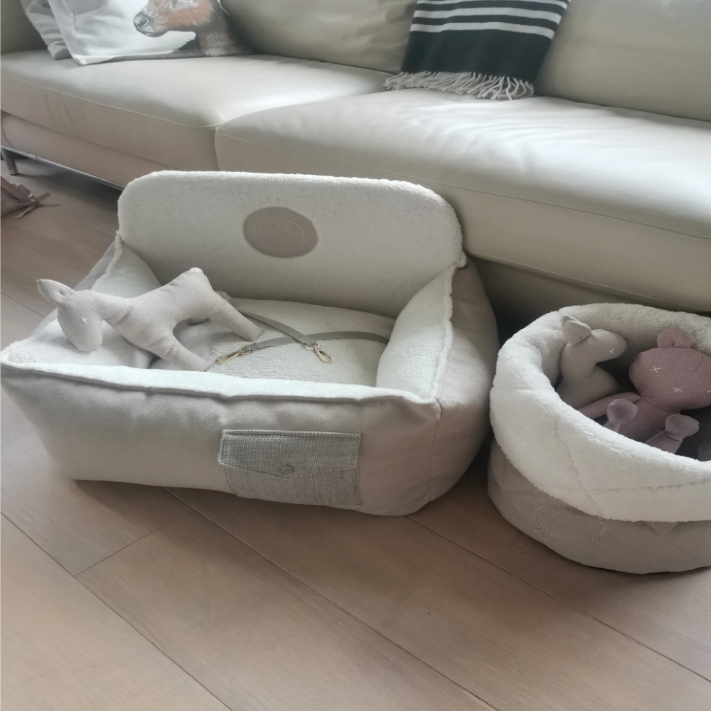 Chloe's Home Car Bed Tallinn for Dogs and Cats (Ecru)